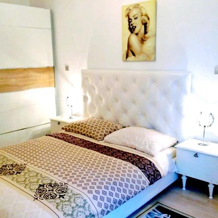 Apartment Ory Near The City Center With Free Parking พูลา ภายนอก รูปภาพ