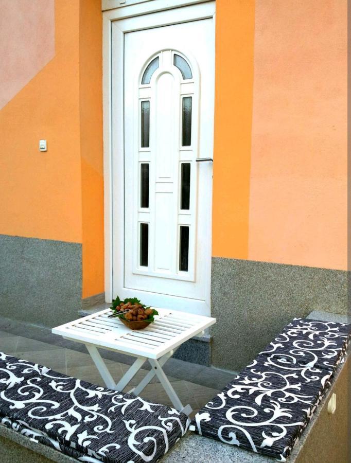 Apartment Ory Near The City Center With Free Parking พูลา ภายนอก รูปภาพ