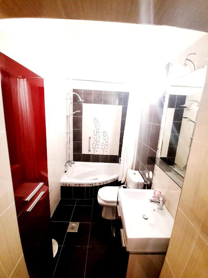 Apartment Ory Near The City Center With Free Parking พูลา ภายนอก รูปภาพ