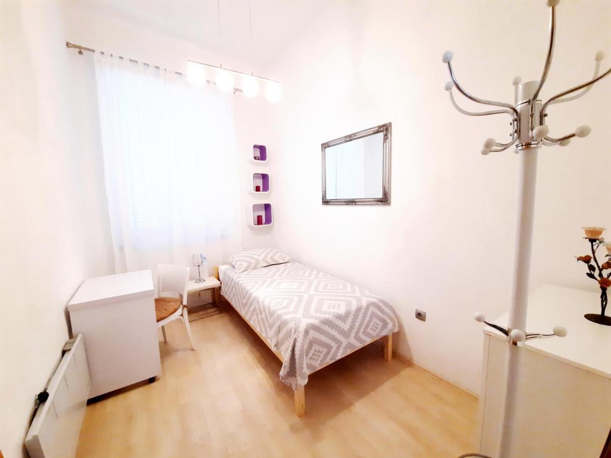 Apartment Ory Near The City Center With Free Parking พูลา ภายนอก รูปภาพ