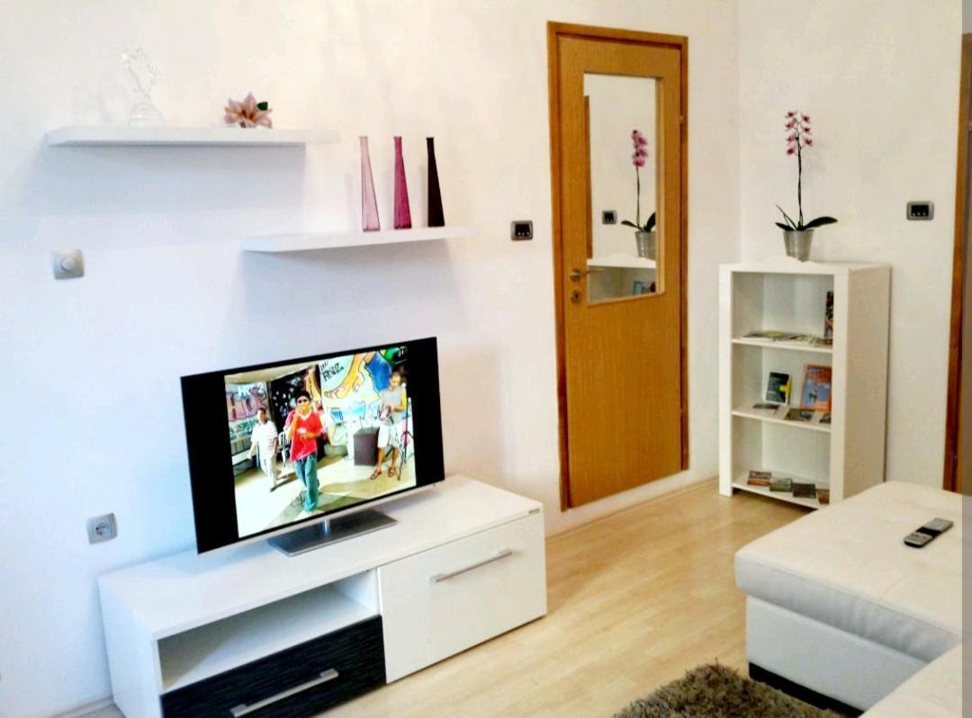 Apartment Ory Near The City Center With Free Parking พูลา ภายนอก รูปภาพ